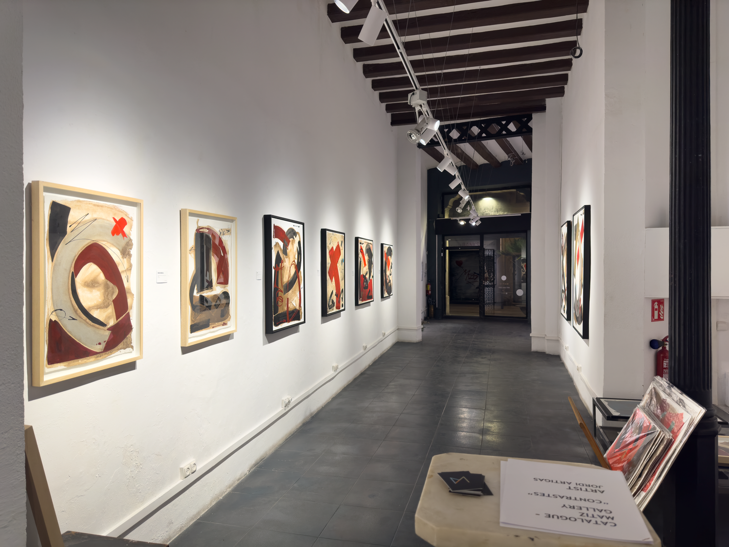 Contrastes, art exhibition by Jordi Artigas in Barcelona. Acrylic, coffee and abstract art in Matiz gallery atBorn